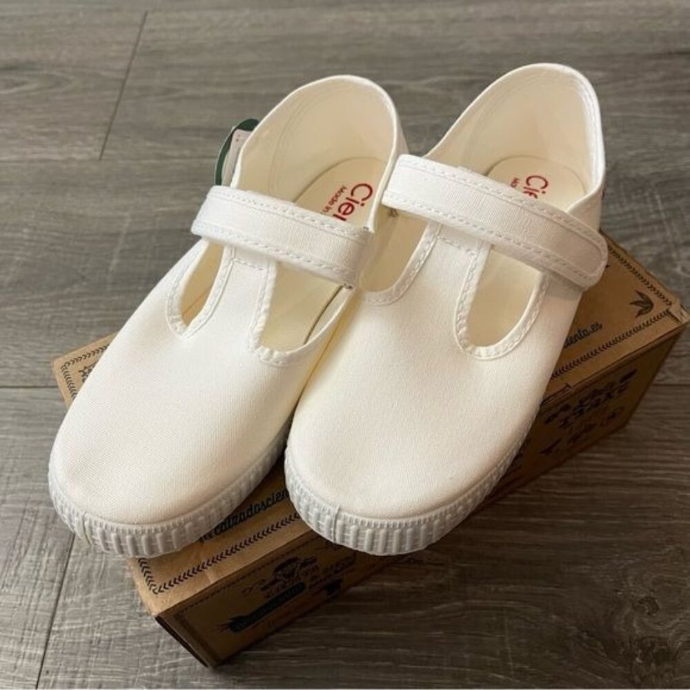 NIB Cienta White MaryJane T Strap Shoes Little Girl Size 32 / 1.5